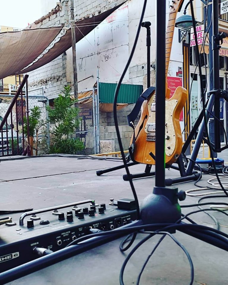 Banda de pop-rock para preparada para actuar en el Centro de Málaga