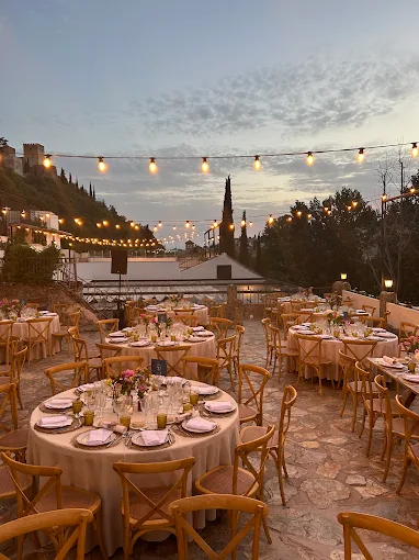 Carmen los Chapiteles de Granada donde actúa en bodas el grupo de Versiones Fernando de Tú a Tú