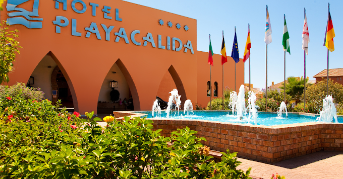 Hotel Playa Cálida en Almuñecar donde actúa en bodas el grupo de Versiones Fernando de Tú a Tú