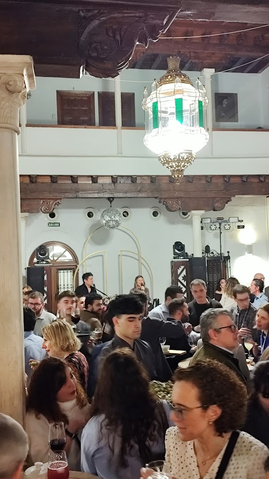 Fernando de Tú a Tú actuando en un evento de empresa en Carmen los Chapiteles en Granada